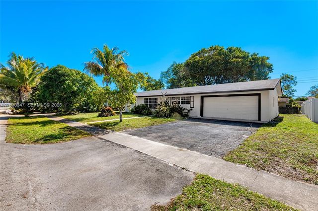 4360 NW 4th Street, Plantation, FL 33317