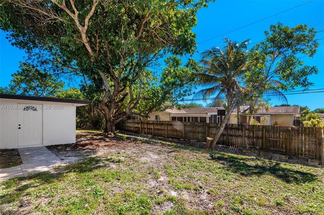 4360 NW 4th Street, Plantation, FL 33317
