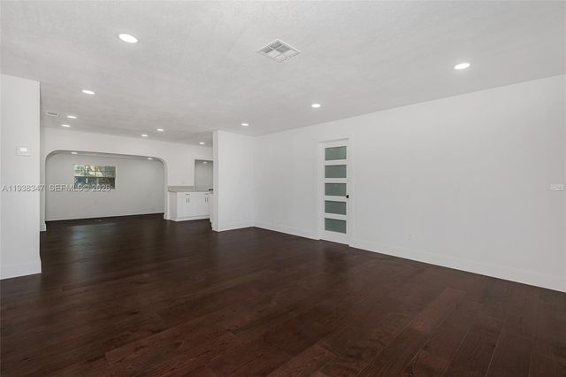 4360 NW 4th Street, Plantation, FL 33317