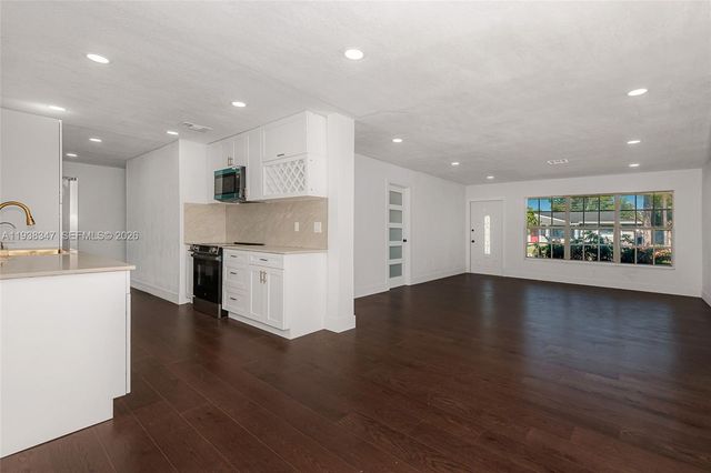 4360 NW 4th Street, Plantation, FL 33317