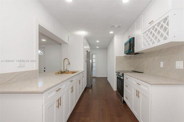 4360 NW 4th Street, Plantation, FL 33317