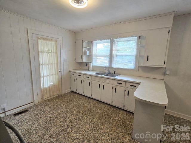 305 Oakland Avenue Avenue, Morganton, NC 28655