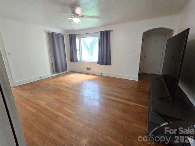 305 Oakland Avenue Avenue, Morganton, NC 28655