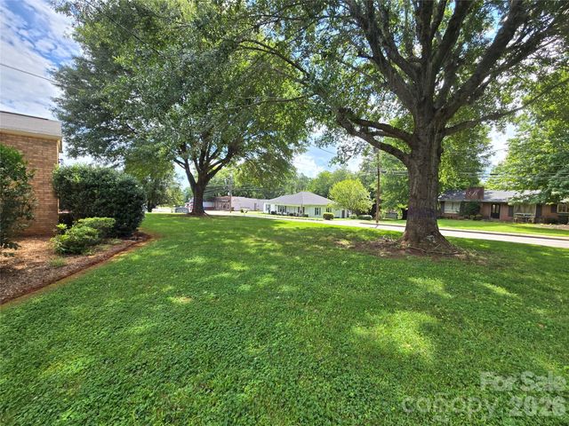 305 Oakland Avenue Avenue, Morganton, NC 28655