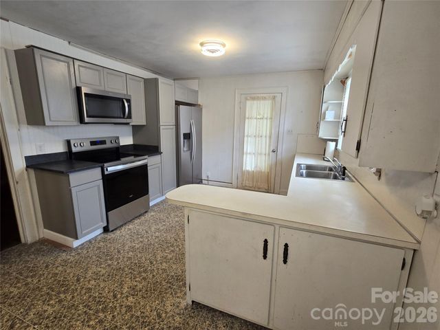 305 Oakland Avenue Avenue, Morganton, NC 28655