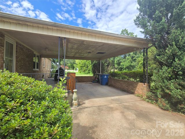 305 Oakland Avenue Avenue, Morganton, NC 28655