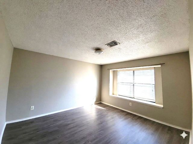 6301 Fairlane Drive, Arlington, TX 76001