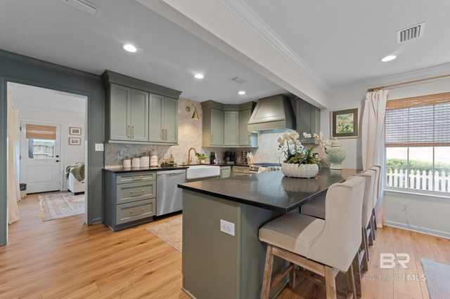 208 Pecan Avenue, Fairhope, AL 36532