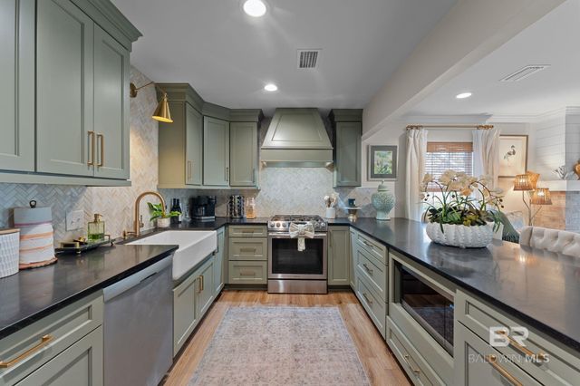 208 Pecan Avenue, Fairhope, AL 36532