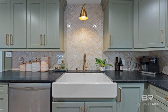 208 Pecan Avenue, Fairhope, AL 36532