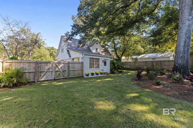 208 Pecan Avenue, Fairhope, AL 36532