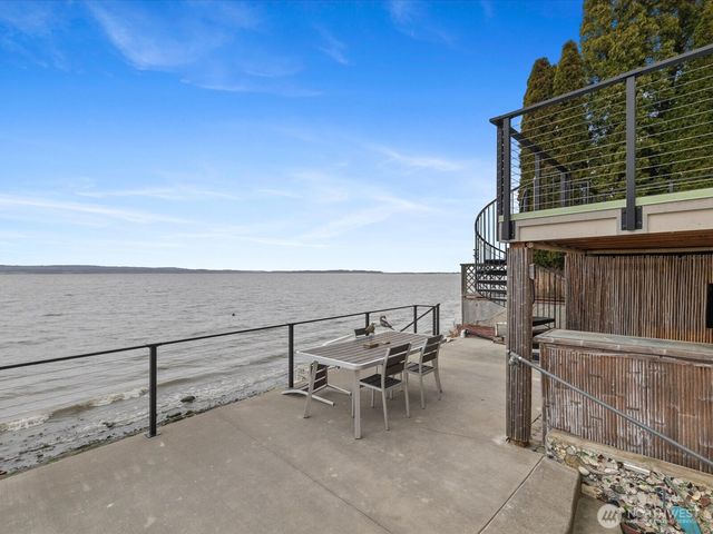 19126 Soundview Drive NW, Stanwood, WA 98292