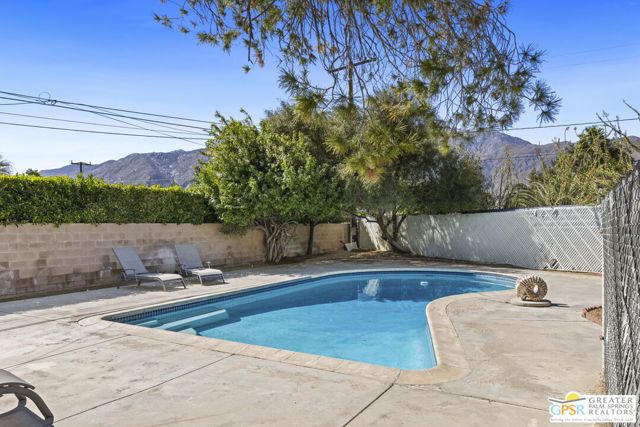 889 E Janet Circle, Palm Springs, CA 92262