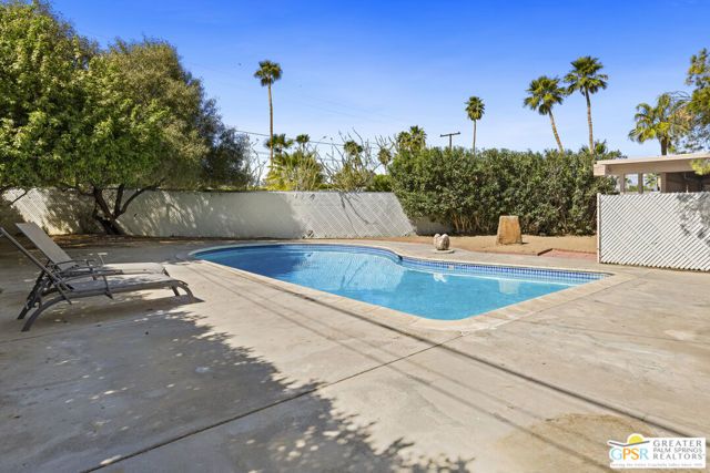 889 E Janet Circle, Palm Springs, CA 92262