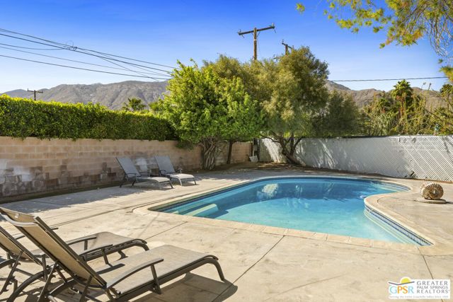 889 E Janet Circle, Palm Springs, CA 92262