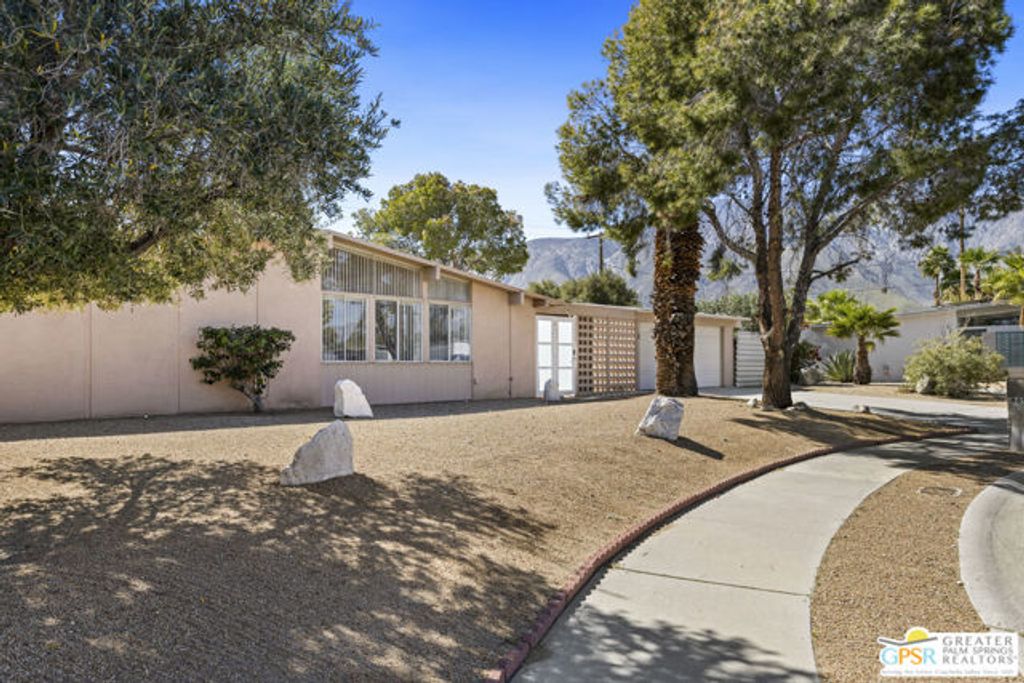 889 E Janet Circle, Palm Springs, CA 92262