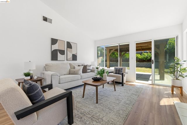 2059 Truman Ln, Oakley, CA 94561