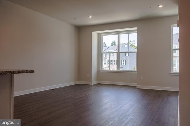 6 FOXWOOD DR, Hainesport, NJ 08036