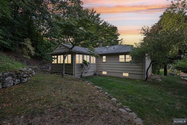 41 Dorothy Drive, North Haledon, NJ 07508