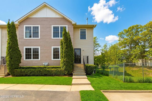 58 Charming Way, Lakewood, NJ 08701