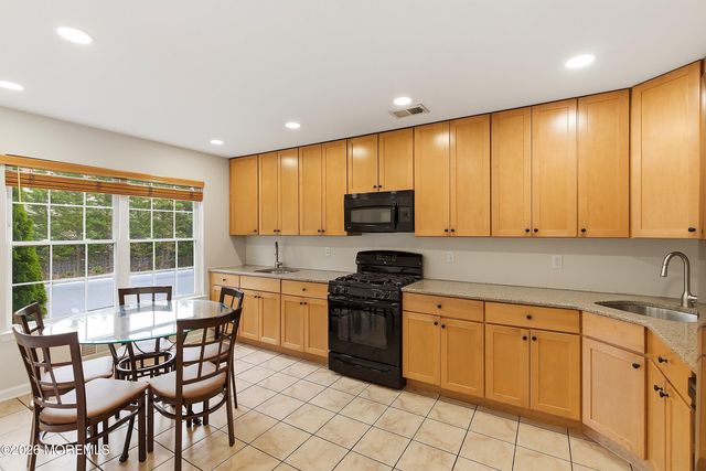 58 Charming Way, Lakewood, NJ 08701