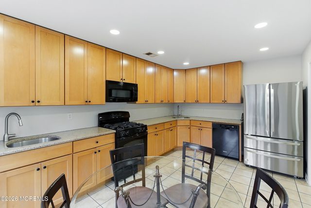 58 Charming Way, Lakewood, NJ 08701