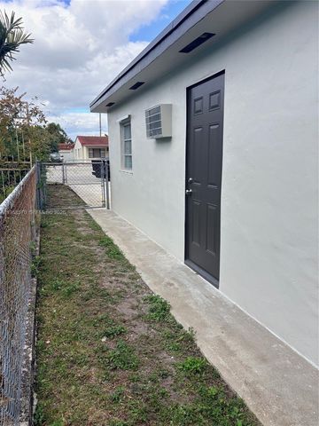 536 E 27th St E1, Hialeah, FL 33013