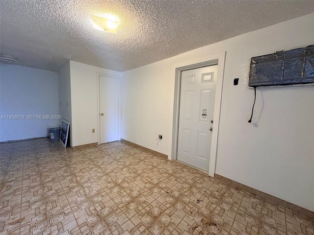 536 E 27th St E1, Hialeah, FL 33013