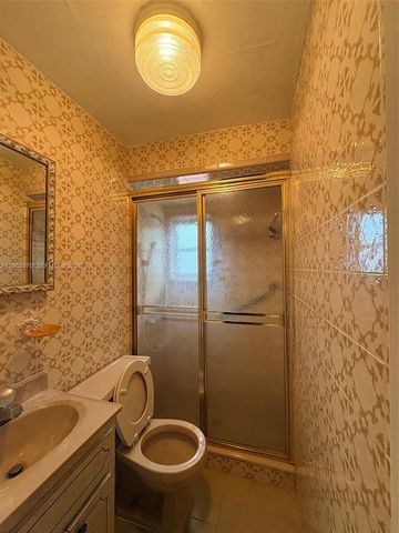 536 E 27th St E1, Hialeah, FL 33013