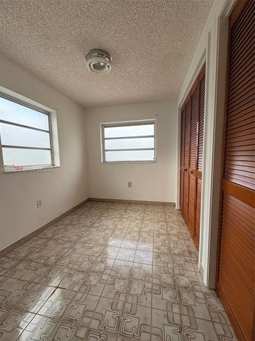 536 E 27th St E1, Hialeah, FL 33013