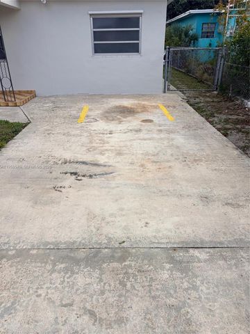 536 E 27th St E1, Hialeah, FL 33013