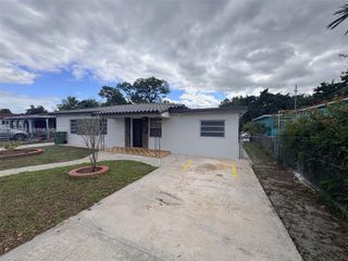 536 E 27th St E1, Hialeah, FL 33013