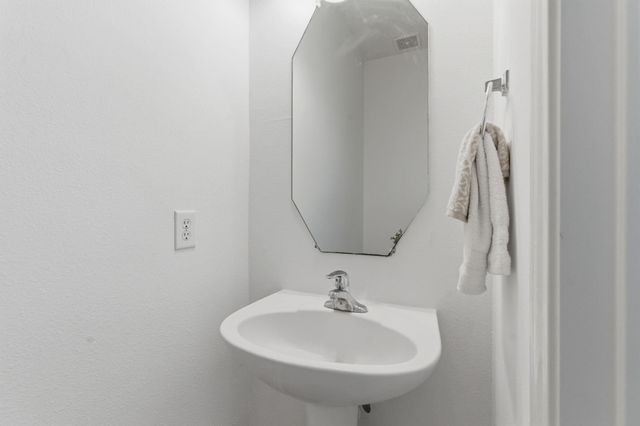 19 Aquiline Oaks Place, The Woodlands, TX 77382