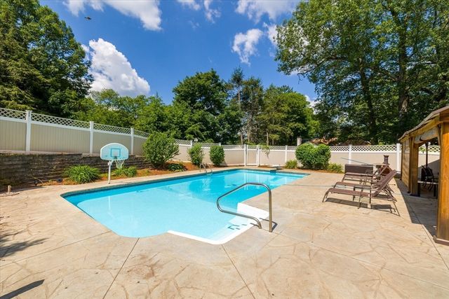 3 Arrowhead Ave, Auburn, MA 01501