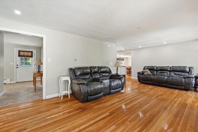3 Arrowhead Ave, Auburn, MA 01501