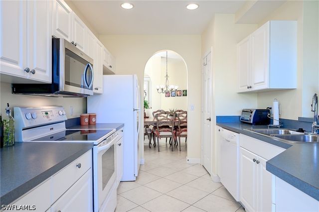 3052 Horizon LN 1207, Naples, FL 34109