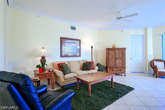 3052 Horizon LN 1207, Naples, FL 34109