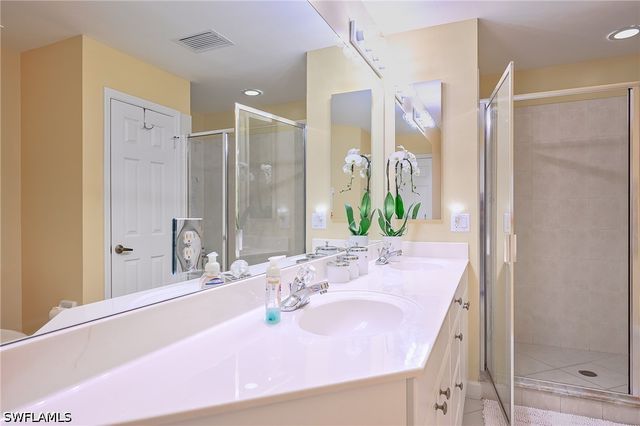 3052 Horizon LN 1207, Naples, FL 34109