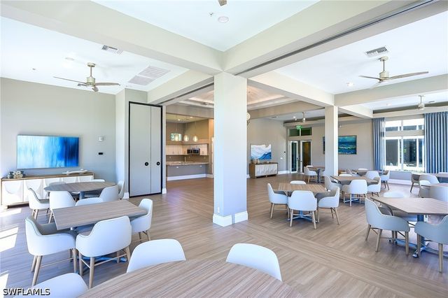 3052 Horizon LN 1207, Naples, FL 34109