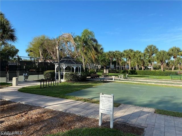3052 Horizon LN 1207, Naples, FL 34109