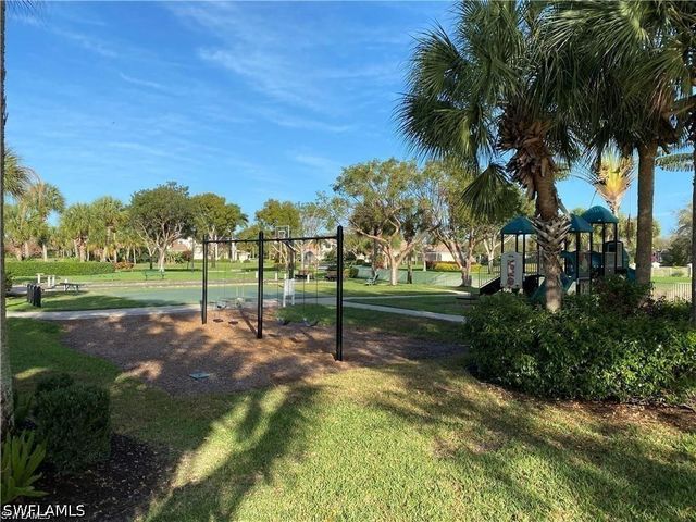 3052 Horizon LN 1207, Naples, FL 34109