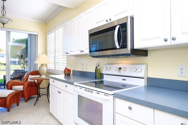 3052 Horizon LN 1207, Naples, FL 34109