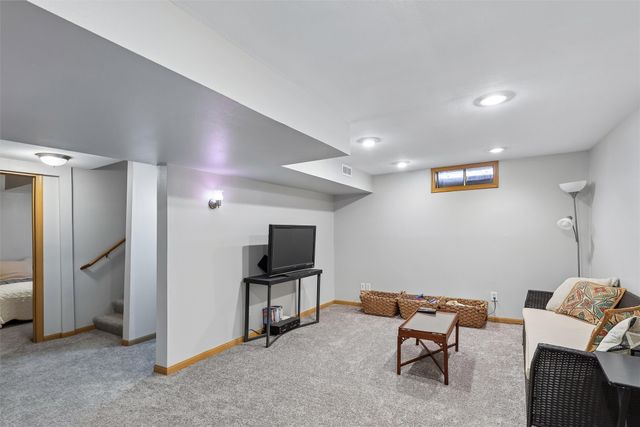 1705 NE Innsbruck Court, Ankeny, IA 50021