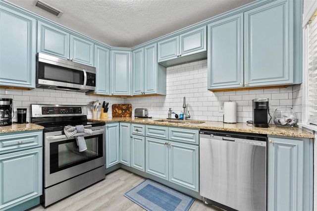 3709 W GRIFLOW STREET, Tampa, FL 33629
