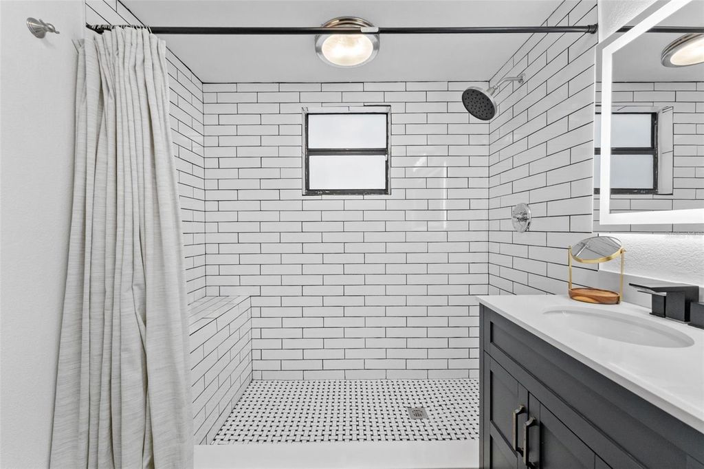 Image 22 of property listing at 3709 W GRIFLOW STREET, Tampa, FL 33629