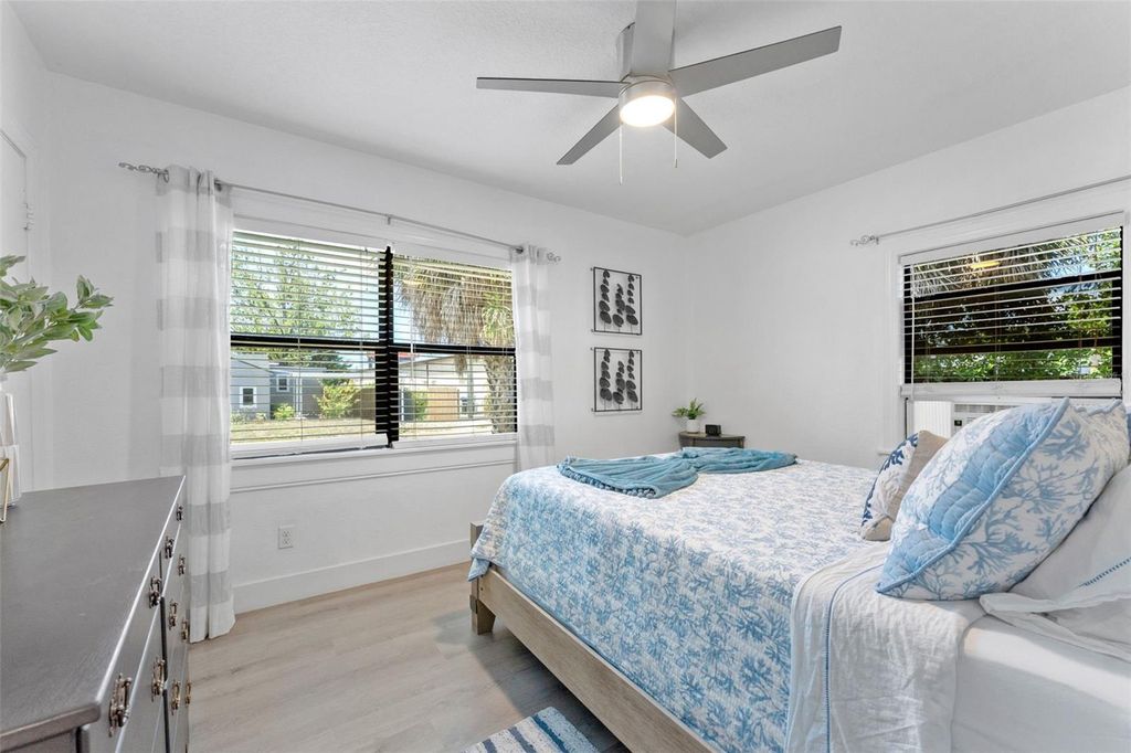 Image 23 of property listing at 3709 W GRIFLOW STREET, Tampa, FL 33629
