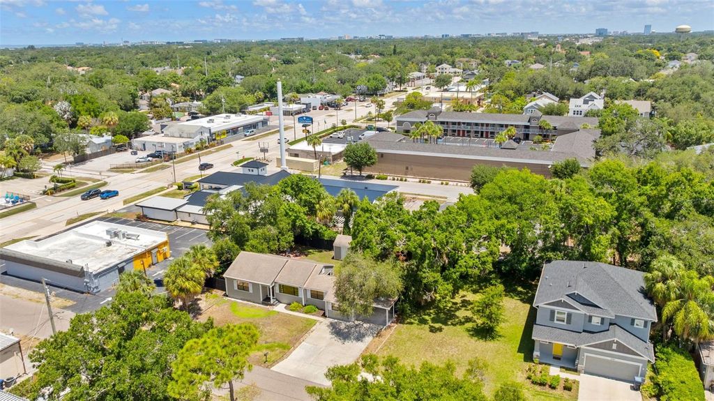 Image 36 of property listing at 3709 W GRIFLOW STREET, Tampa, FL 33629