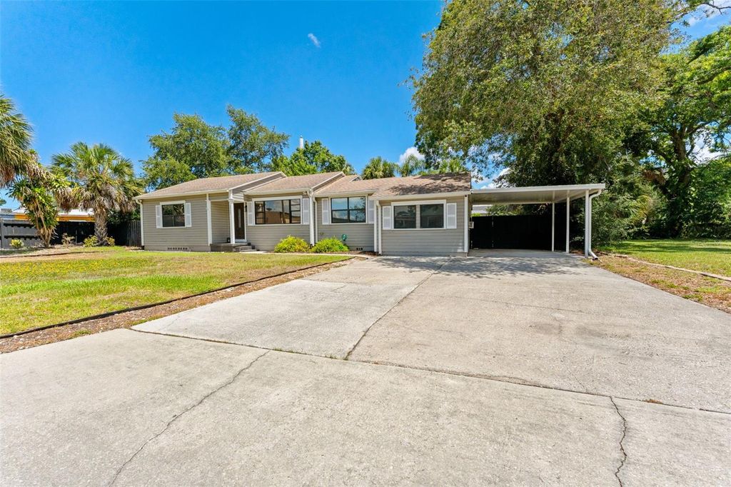 Image 7 of property listing at 3709 W GRIFLOW STREET, Tampa, FL 33629
