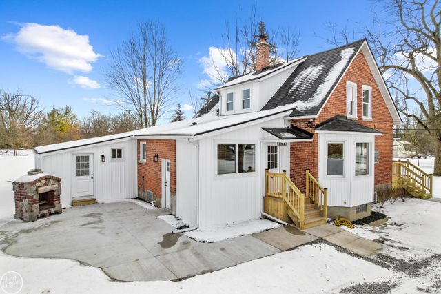 8894 Arnold Road, Fair Haven, MI 48023