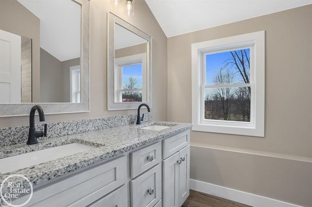 8894 Arnold Road, Fair Haven, MI 48023